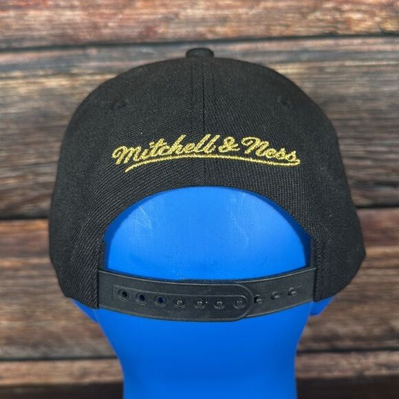 Mitchell & Ness Black and Gold Miami Heat Snapback Hat - Picture 4 of 6